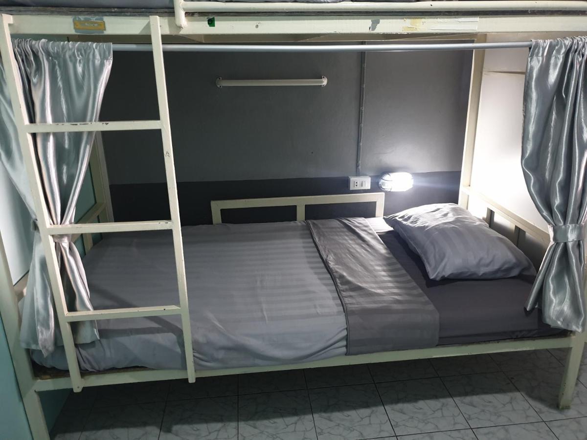 I-Smile & U2 Hostel Чиангмай Екстериор снимка
