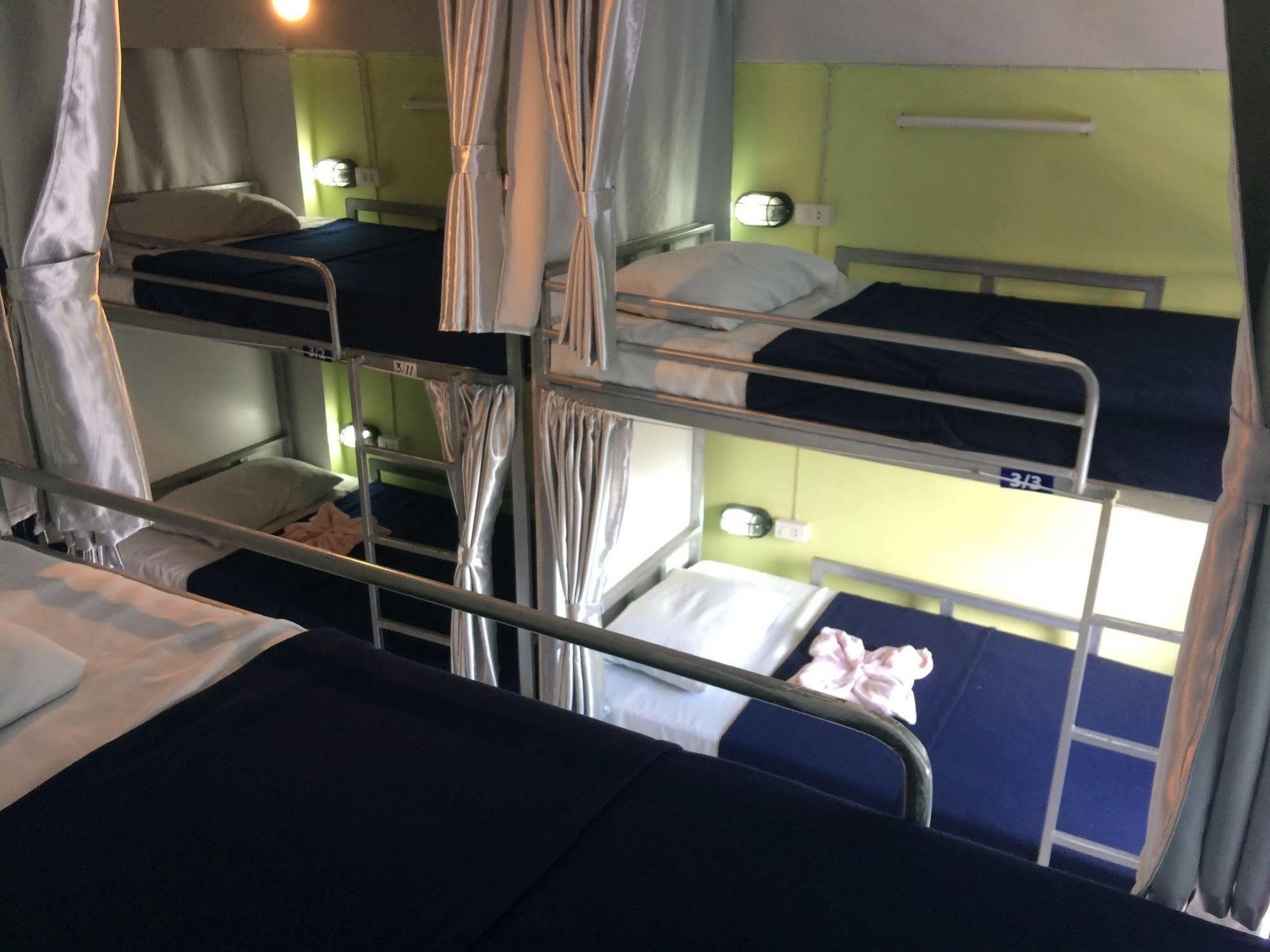 I-Smile & U2 Hostel Чиангмай Екстериор снимка